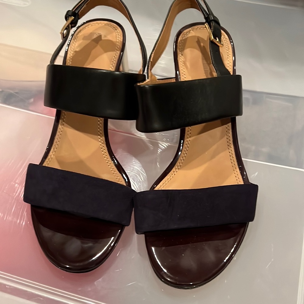 Tory Burch Open toe Sandal in color Navy Blue and size 8